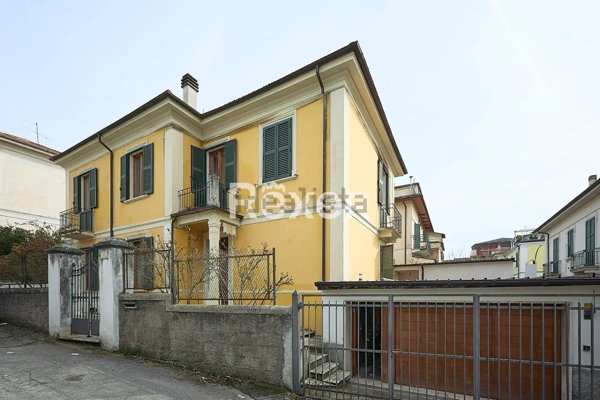 casa indipendente in vendita a Sulmona