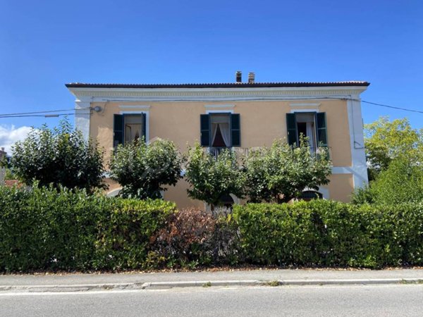 casa indipendente in vendita a Sulmona in zona Arabona