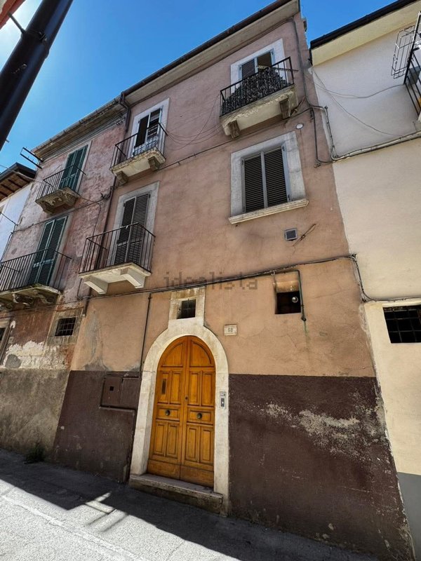 casa indipendente in vendita a Sulmona