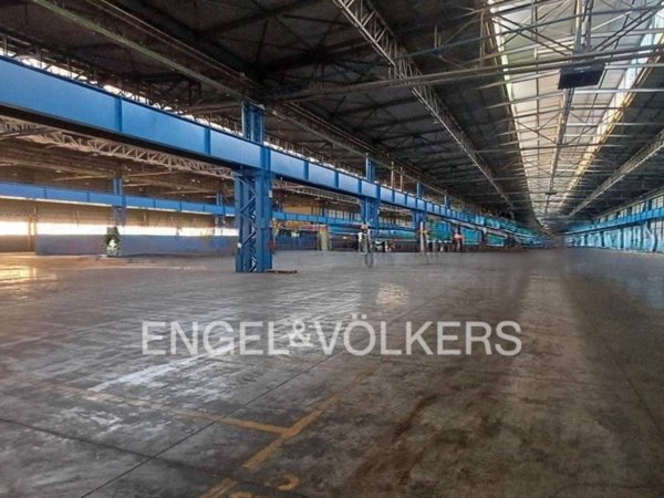 locale commerciale in vendita a Sulmona in zona Albanese