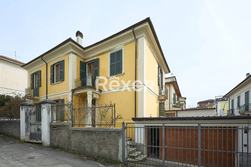 casa indipendente in vendita a Sulmona