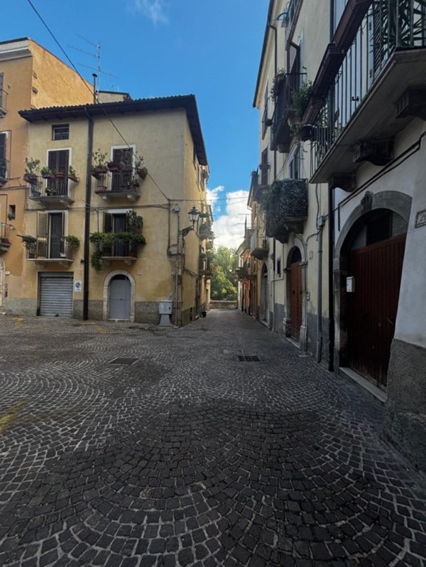 casa indipendente in vendita a Sulmona