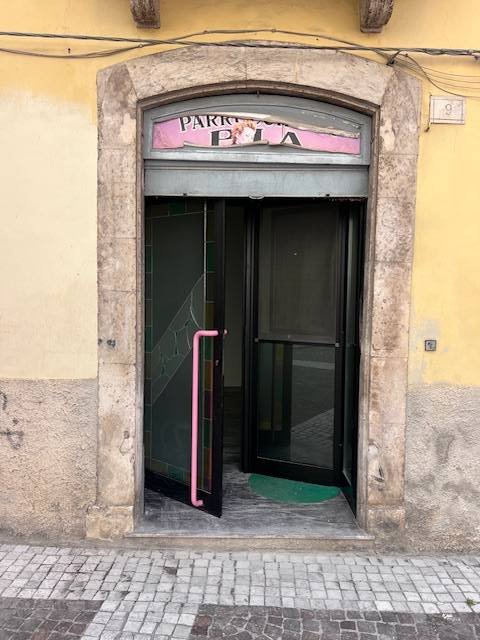 locale commerciale in vendita a Sulmona in zona Arabona