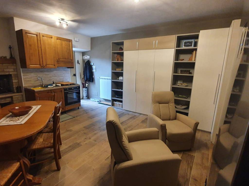 casa indipendente in vendita a Tagliacozzo in zona Poggio Filippo