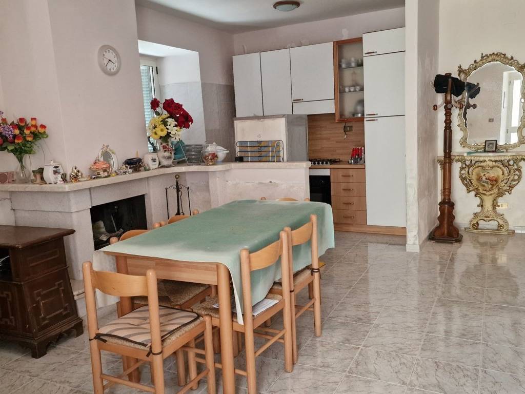 casa indipendente in vendita a Tagliacozzo in zona Poggio Filippo