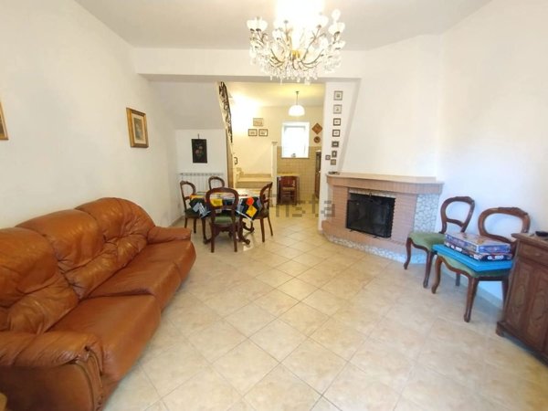 casa indipendente in vendita a Tagliacozzo in zona Villa San Sebastiano