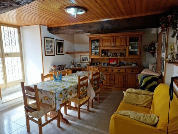 casa indipendente in vendita a Tagliacozzo