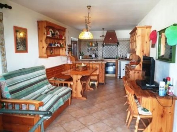 casa indipendente in vendita a Tagliacozzo in zona Oriente