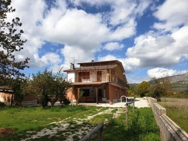 casa indipendente in vendita a Tagliacozzo