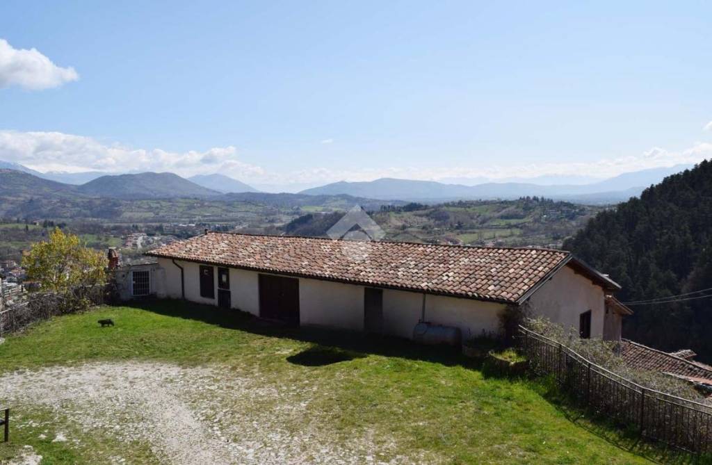casa indipendente in vendita a Tagliacozzo