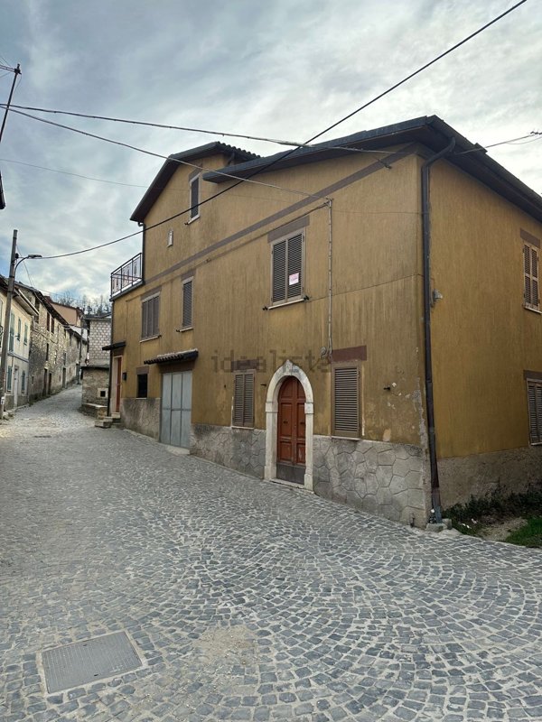 casa indipendente in vendita a Tagliacozzo in zona Poggetello