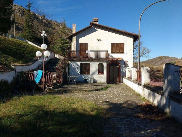 casa indipendente in vendita a Tagliacozzo