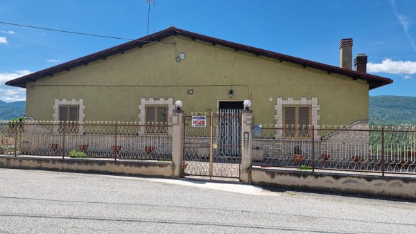 casa indipendente in vendita a Tagliacozzo