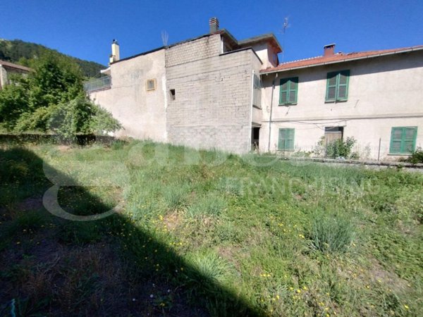 casa indipendente in vendita a Tagliacozzo