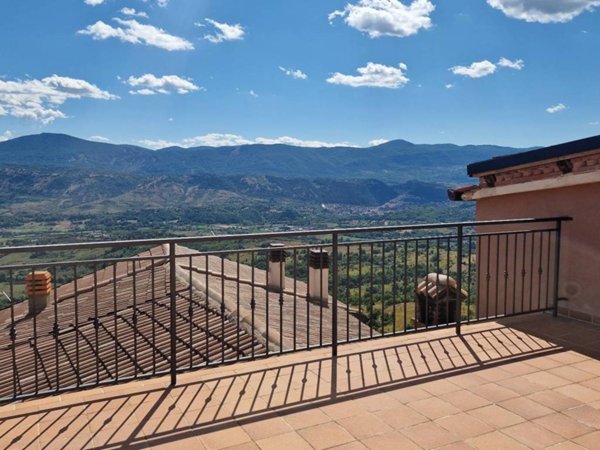 casa indipendente in vendita a Tagliacozzo