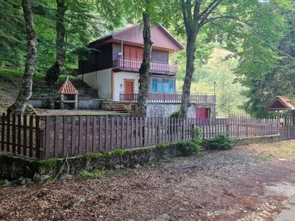 casa indipendente in vendita a Tagliacozzo
