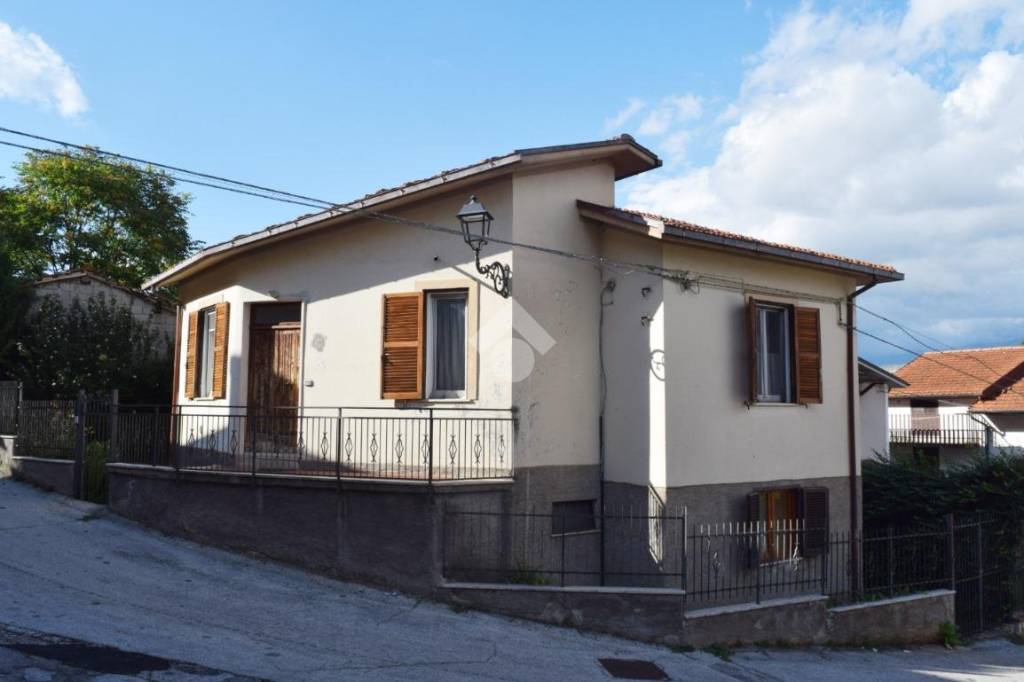 casa indipendente in vendita a Tagliacozzo in zona Villa San Sebastiano
