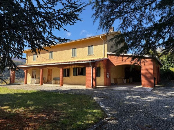 casa indipendente in vendita a Tagliacozzo