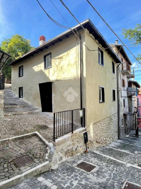 casa indipendente in vendita a Tagliacozzo