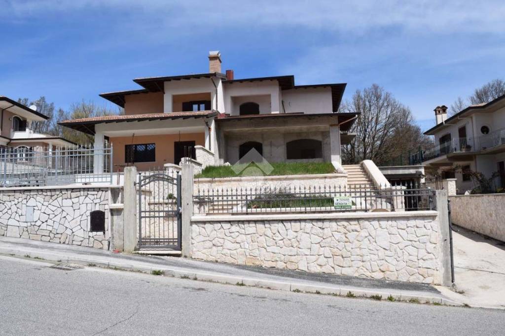 casa indipendente in vendita a Tagliacozzo