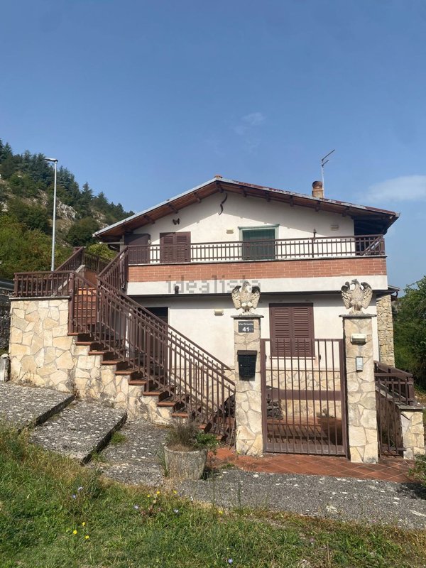 casa indipendente in vendita a Tagliacozzo