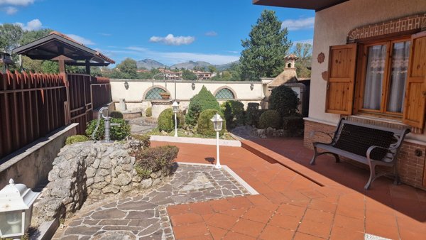 casa indipendente in vendita a Tagliacozzo in zona Villa San Sebastiano
