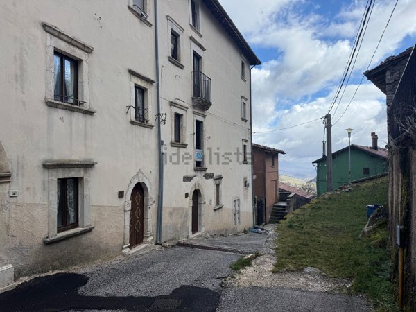 appartamento in vendita a Tagliacozzo in zona Roccacerro