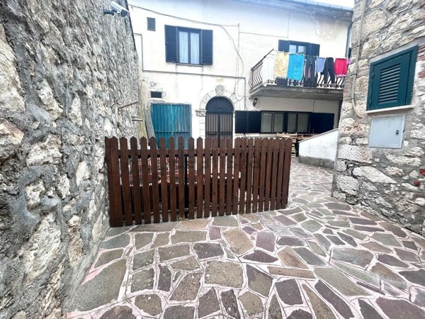 casa indipendente in vendita a Tagliacozzo in zona Poggio Filippo