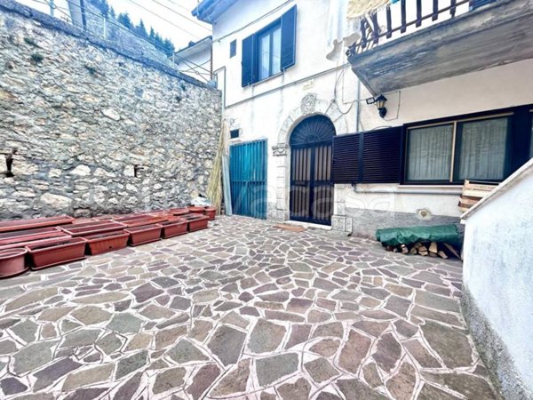 casa indipendente in vendita a Tagliacozzo in zona Poggio Filippo