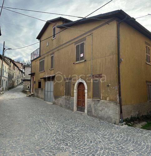 casa indipendente in vendita a Tagliacozzo in zona Poggetello