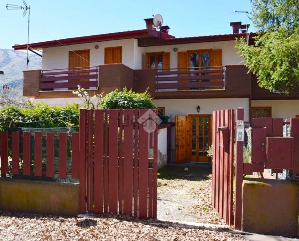 casa indipendente in vendita a Tagliacozzo in zona Villa San Sebastiano
