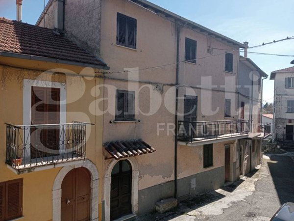 casa indipendente in vendita a Tagliacozzo