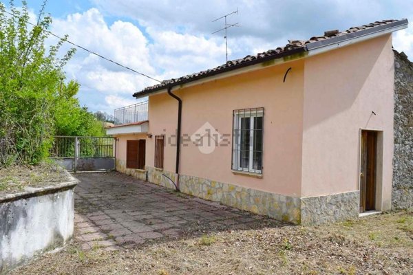 casa indipendente in vendita a Tagliacozzo