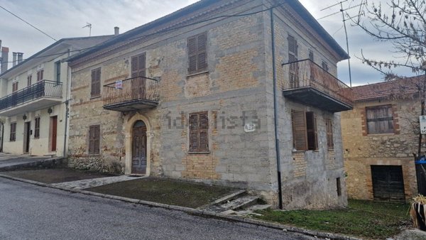 casa indipendente in vendita a Tagliacozzo