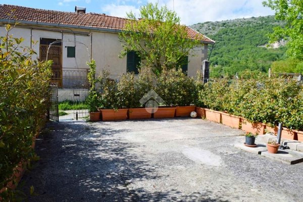 casa indipendente in vendita a Tagliacozzo
