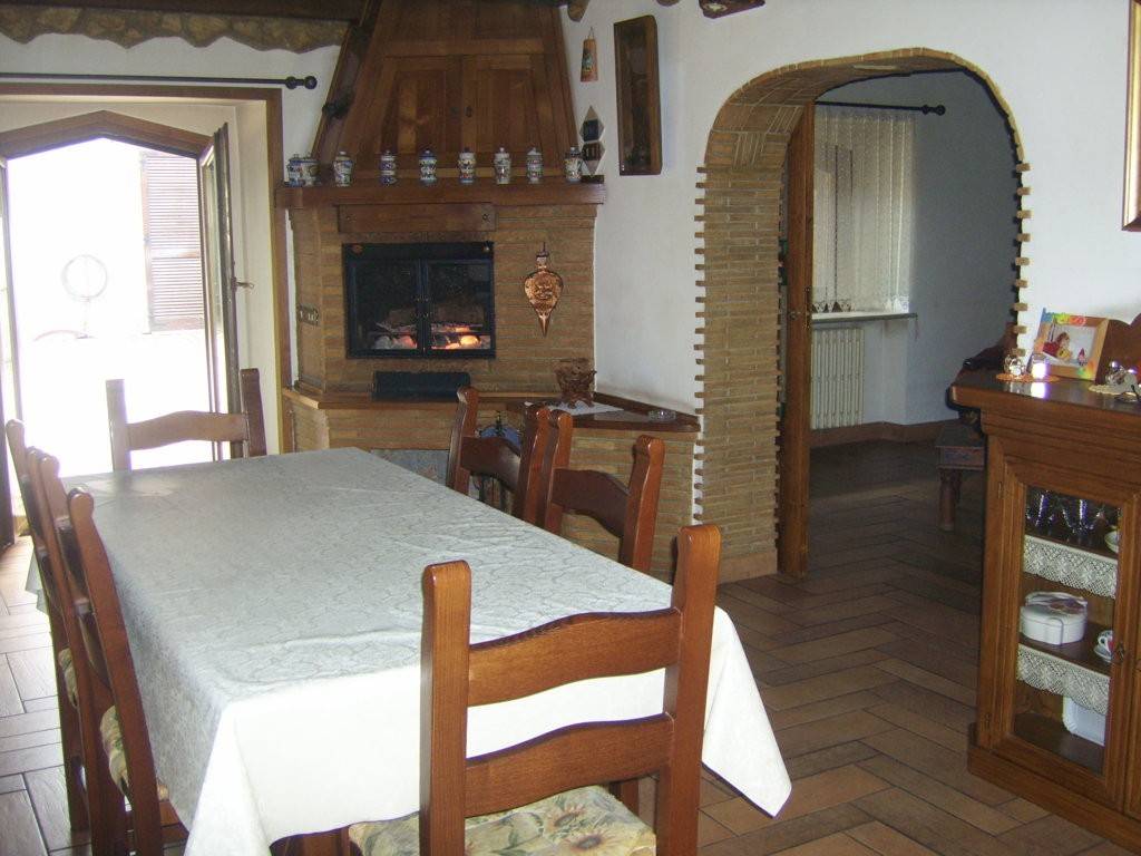casa indipendente in vendita a Tagliacozzo in zona Oriente