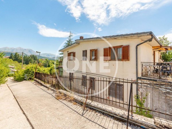 casa indipendente in vendita a Tagliacozzo
