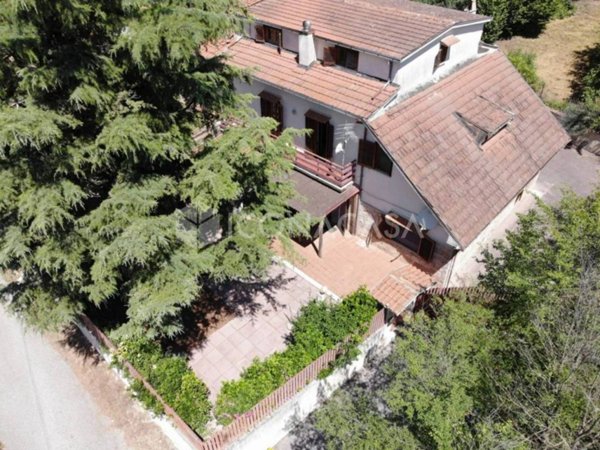 casa indipendente in vendita a Tagliacozzo