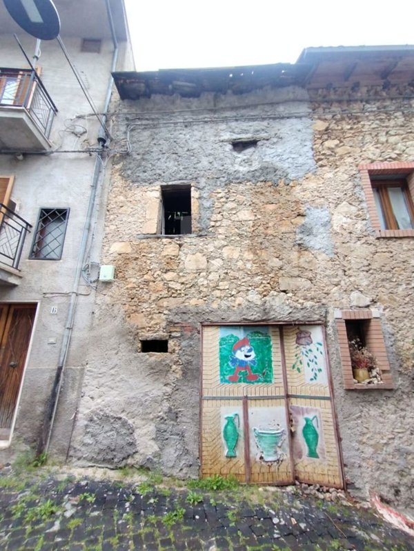 casale in vendita a Tagliacozzo in zona Oriente
