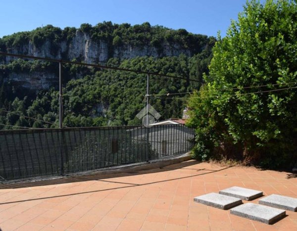 casa indipendente in vendita a Tagliacozzo in zona Oriente