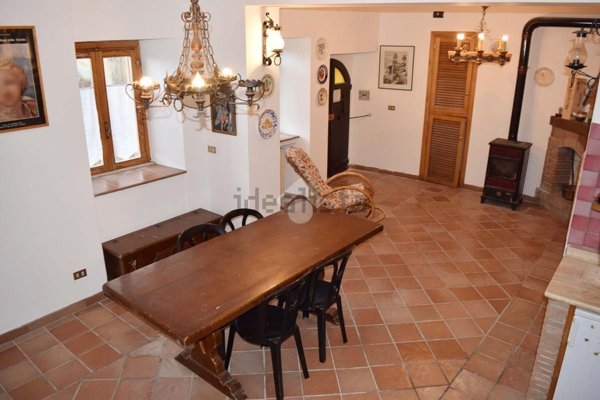 casa semindipendente in vendita a Tagliacozzo in zona Oriente