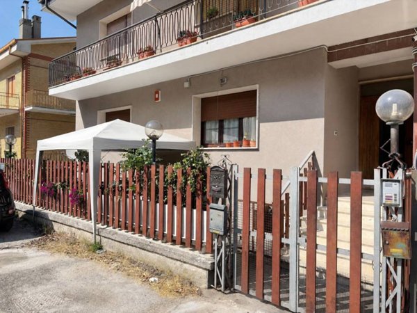appartamento in vendita a Tagliacozzo in zona Oriente