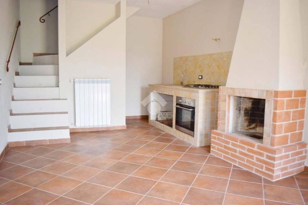 casa indipendente in vendita a Tagliacozzo in zona Oriente