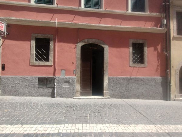 negozio in vendita a Tagliacozzo in zona Oriente