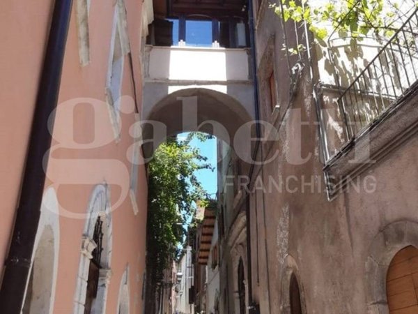 appartamento in vendita a Tagliacozzo in zona Oriente