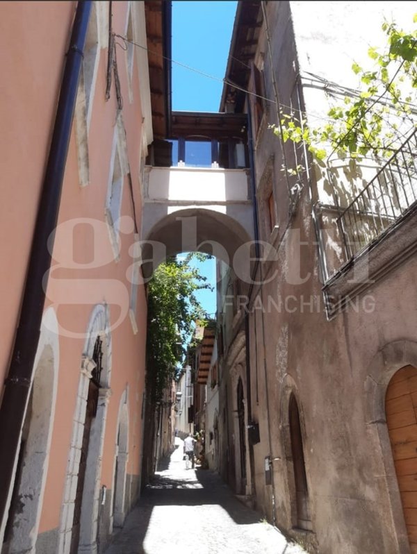 appartamento in vendita a Tagliacozzo in zona Oriente