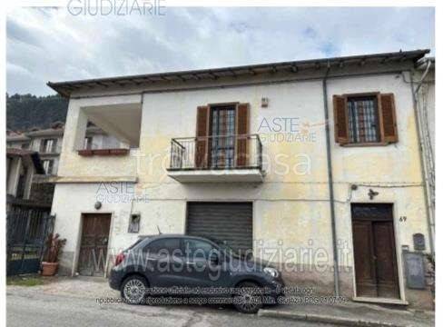 appartamento in vendita a Tagliacozzo in zona Oriente