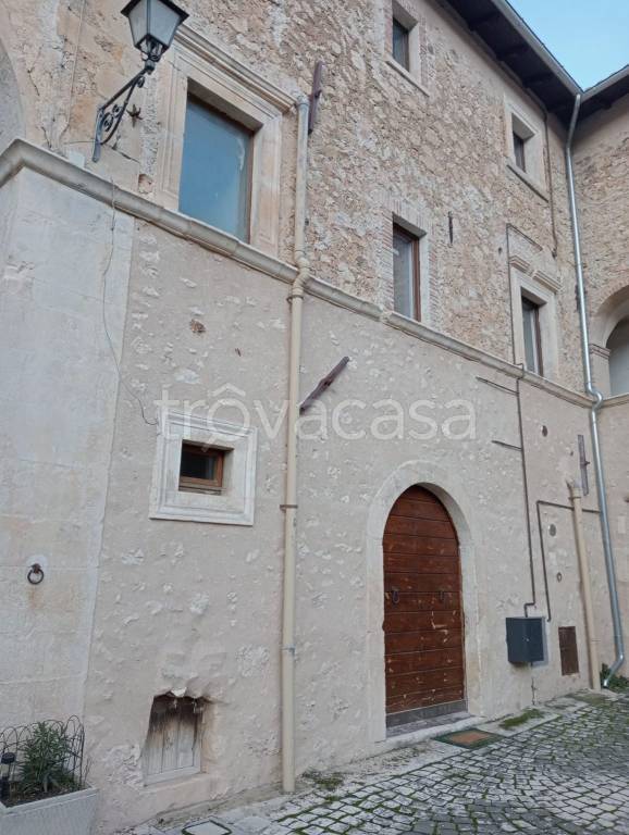 casa indipendente in vendita a Tione degli Abruzzi in zona Goriano Valli