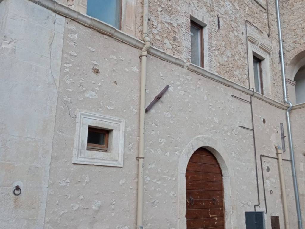 casa indipendente in vendita a Tione degli Abruzzi in zona Goriano Valli