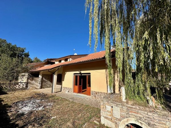 casa indipendente in vendita a Tione degli Abruzzi in zona Goriano Valli